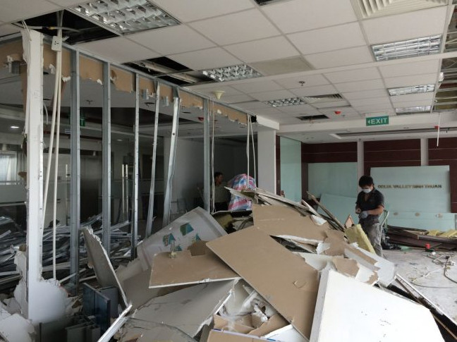 Tháo dỡ nội thất văn phòng làm việc